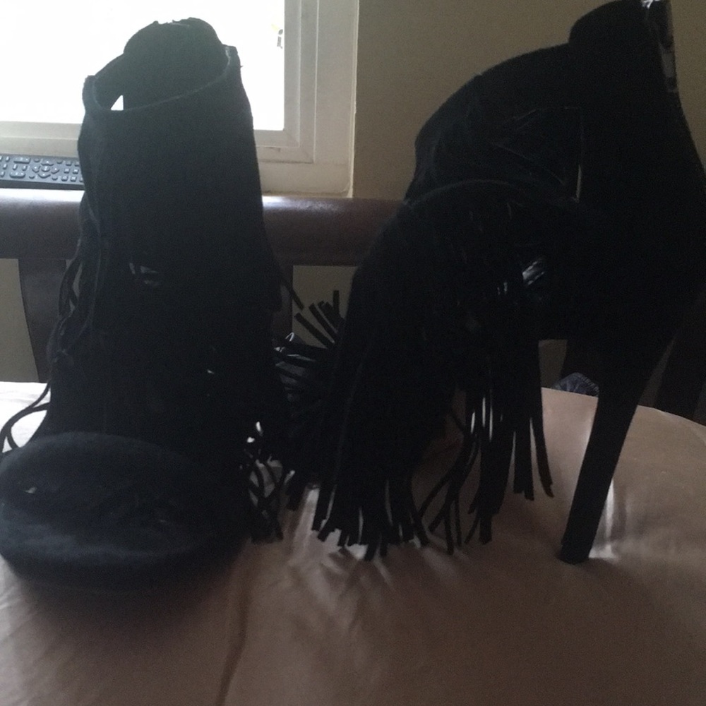 Steve Madden Fringly Black 6.5 heels